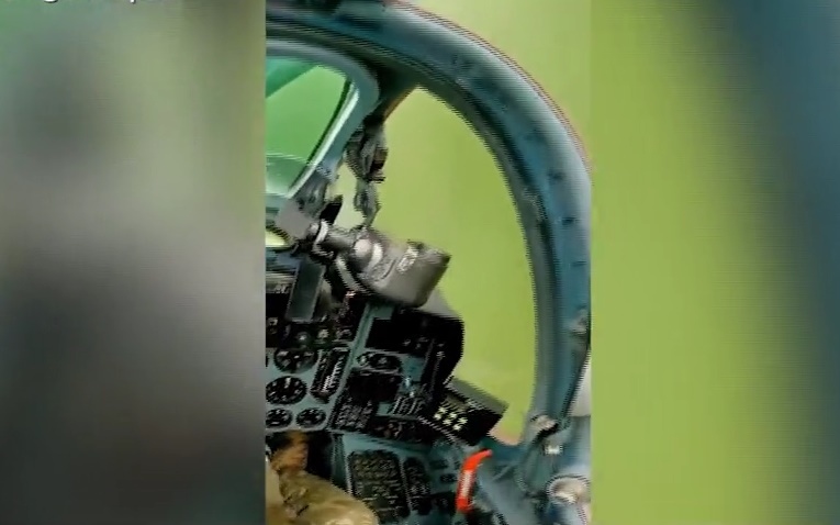 Cảnh phi công Ukraine cơ động nhanh tránh tên lửa Nga